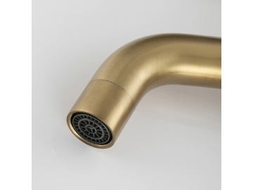 خلاط مغسلة بفوهة مقوسة ومظهر ذهبي مصقول SW-BFS011                     Single handle brushed gold basin faucet