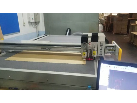 ماكينة قطع مسطحة رقمية (لقطع مواد اللافتات الإعلانية ومواد التغليف وغيرها) DG Series Digital Flatbed Cutter (Applied for Sign, Advertising and Packaging Industry)