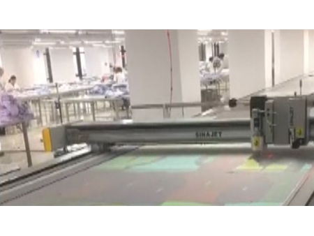 ماكينة ديجيتال لقص وتقطيع القماش والمنسوجات Digital Cutter for Textile/Garment Industry