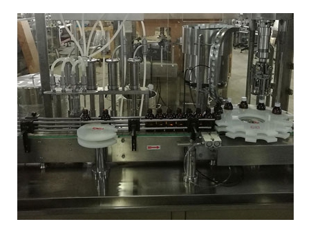 ماكينة تعبئة ووضع غطاء عبوات السوائل Liquid Filling and Capping Machine