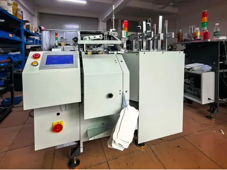 ماكينة أوتوماتيكية لربط كروت التعليق بخيط مطاطي (مع ثقب جانبي)، طراز TL-UM8C   Automatic Hang Tag Elastic Stringing Machine (Side-Hole Punching)