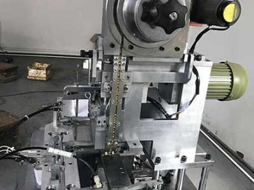 ماكينة تركيب آلي لحلقات تثبيت علامات أمتعة الطيران، LM-JY5                       Automatic Airline Tag Eyeleting Machine